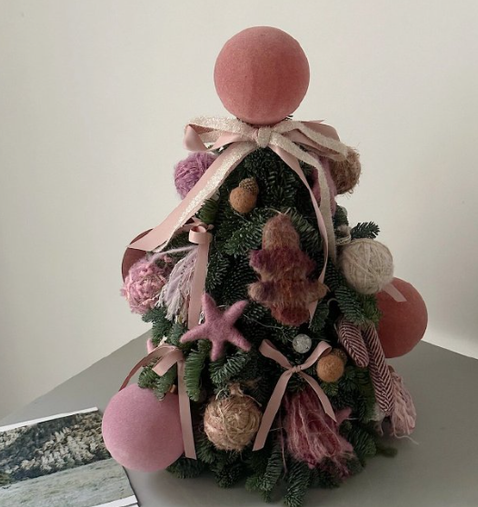 寻求圣诞产品，装饰品/圣诞树/小礼品/服装等等。  需工厂品质好，货期稳定，主推欧美市场。